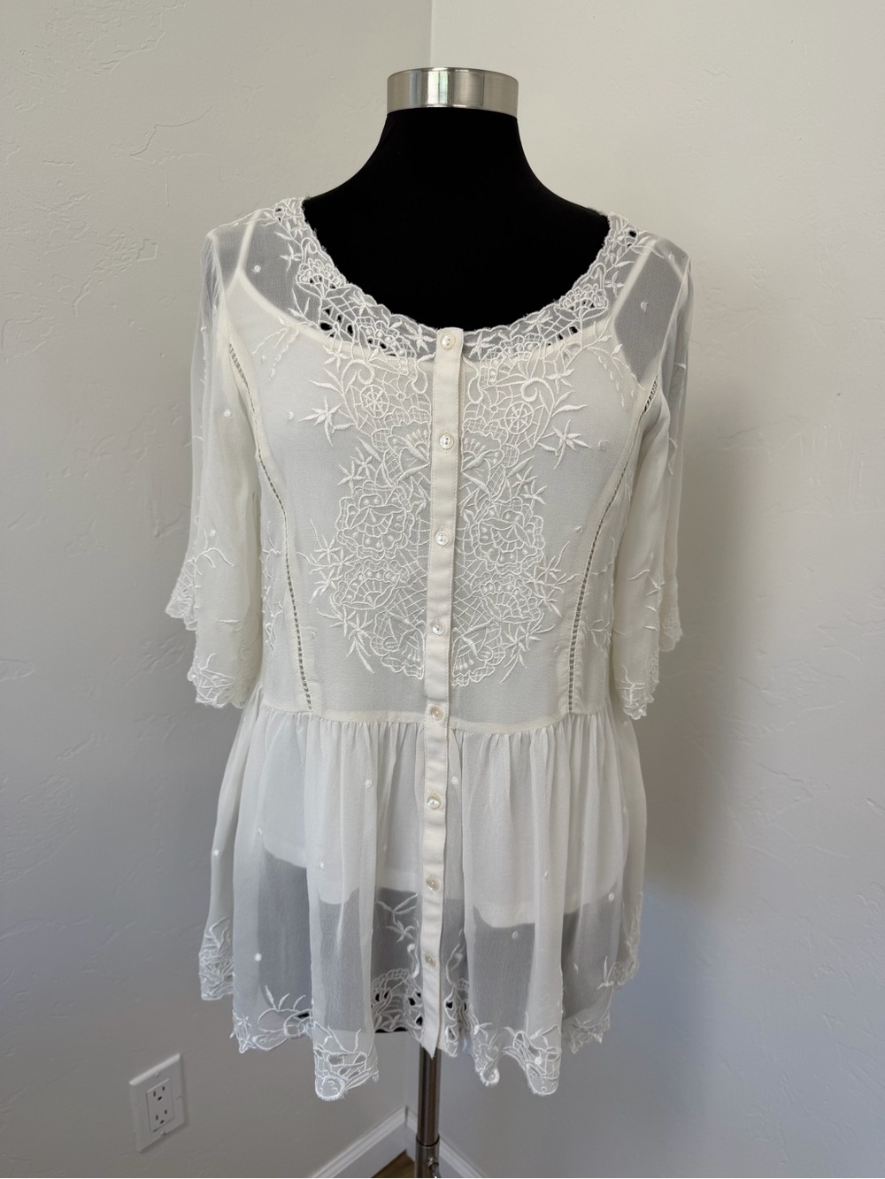 Sundance Silk Isabella Ivory Lace Embroidered Button-Front Sheer Blouse Size S